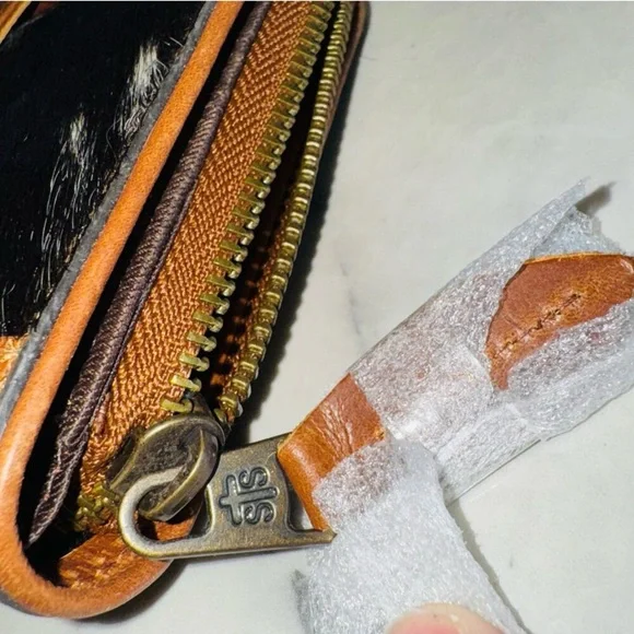 STS Ranchwear by Carroll Hair-On Leather Wallet - Picture 5 of 7